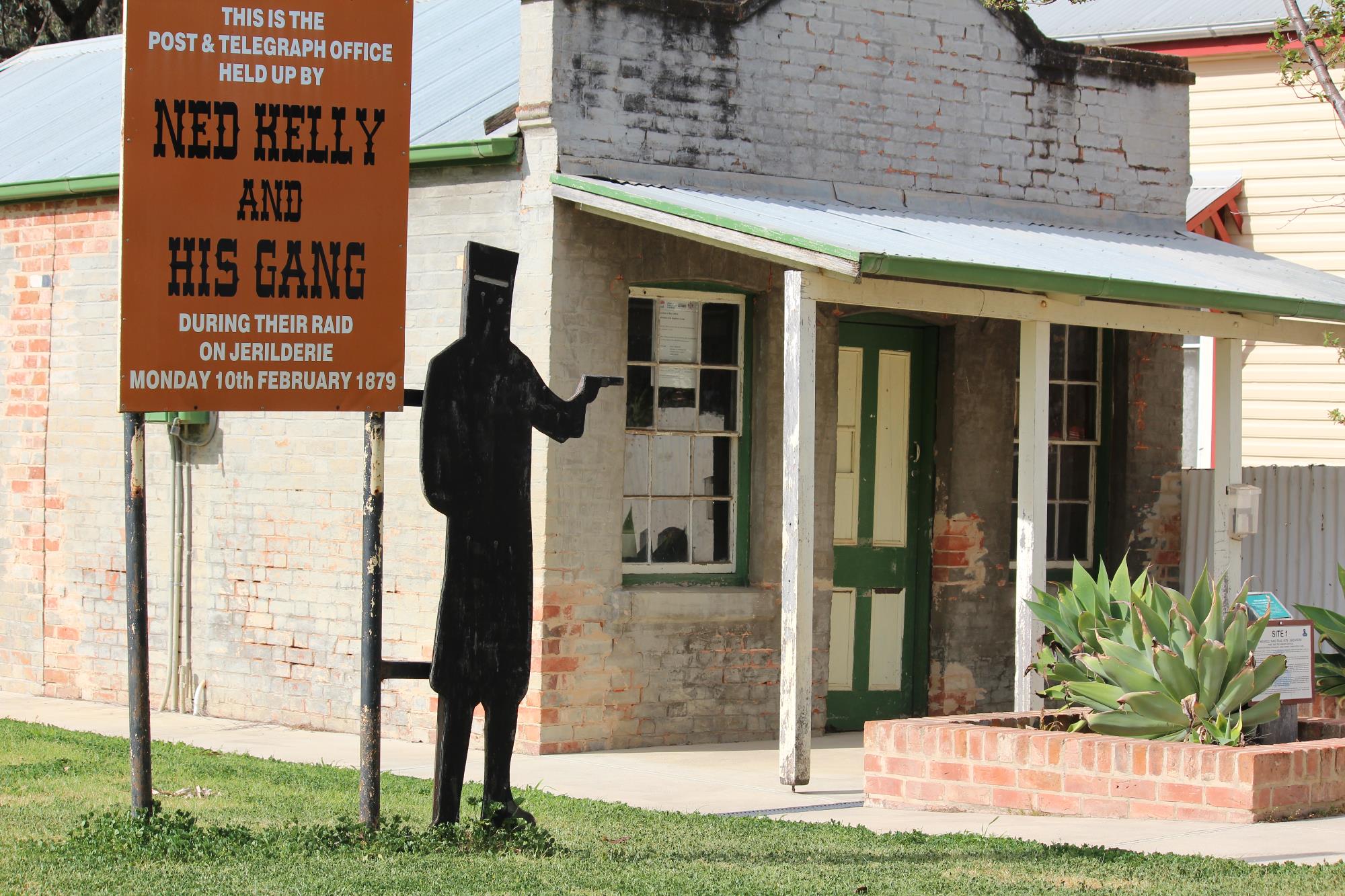 Statue of Ned Kelly out the front of Post and Telegraph Office