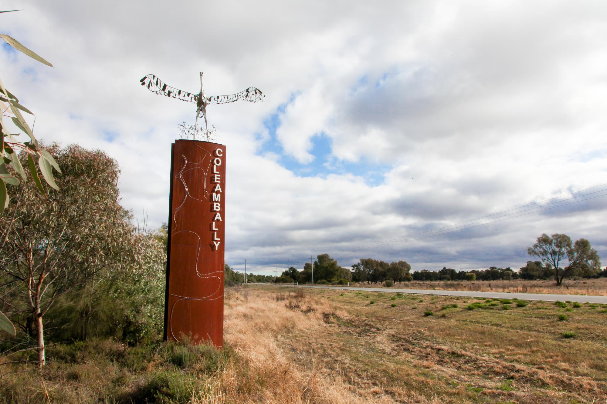 Brolga statue on side of road